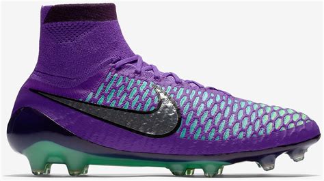 lila fußballschuhe